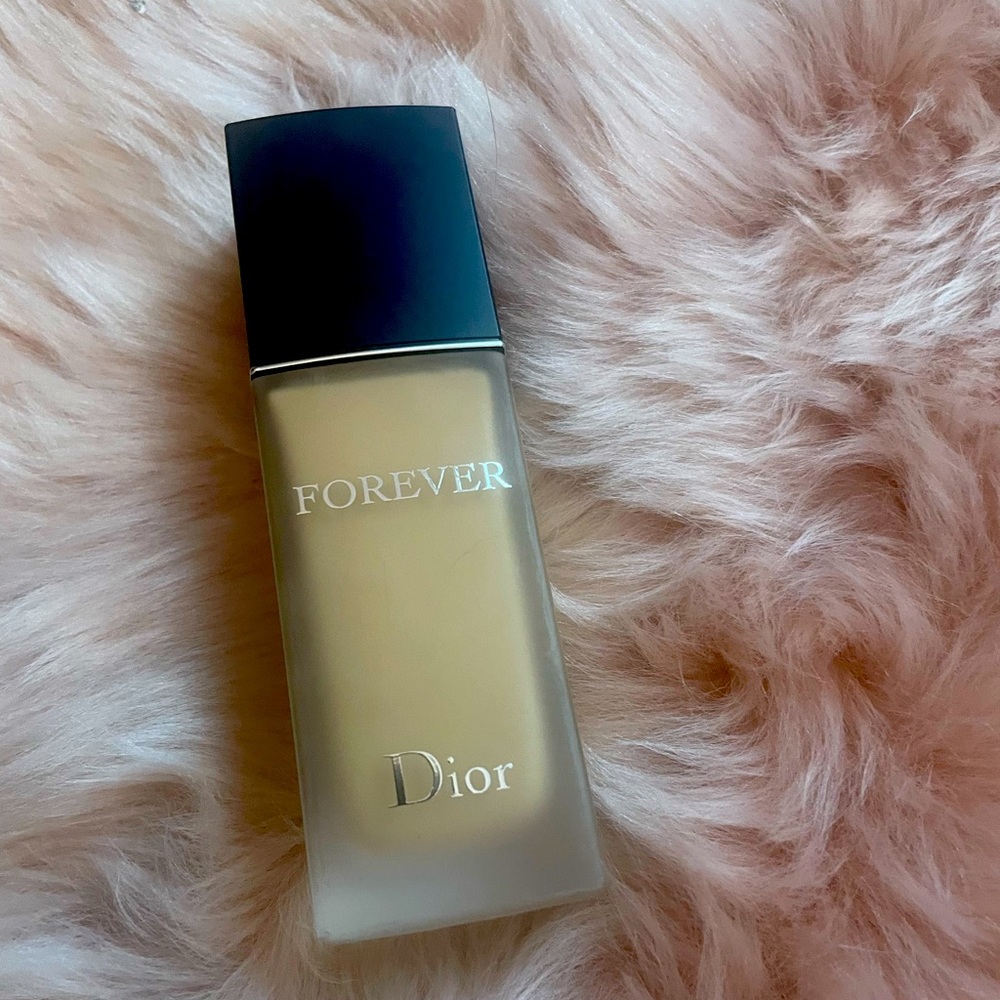 Dior Forever Matte foundation in 2W0.